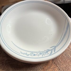 Corelle set of 4  cream and blue desert /bread plates blue lily pattern